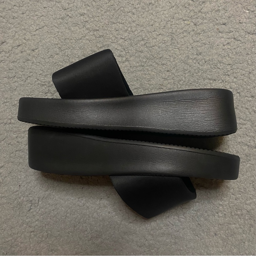 Soul Mates Woman’s Size 8 Black Slides Small Wedge Sandals